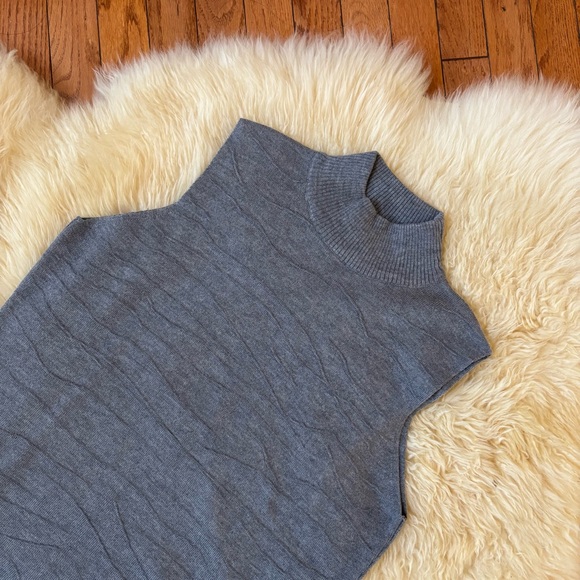 Sweaters - Gray Sweater Vest